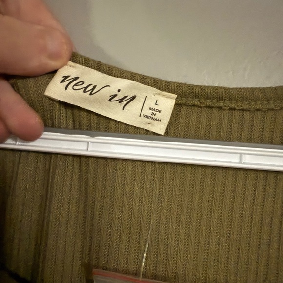 Elegant Olive Blouse with Button Detail - Picture 4 of 5